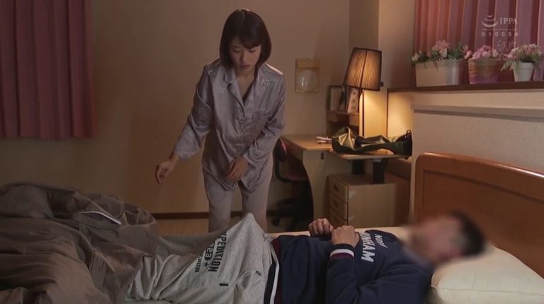 Đứa con trai tinh nghịch và người mẹ dâm đãng